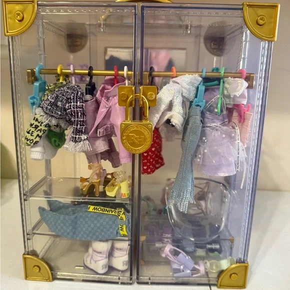 Rainbow High Deluxe Fashion Closet Playset with Doll, Clothes, Shoes and More! - Picture 2 of 12
